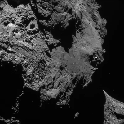 d.....4 - Fotografia powierzchni 67P z 1 maja 2016. 

Odległość od jądra komety: 18.8...