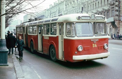 W.....c - W ZSRR co prawda nie produkowano nigdy autobusów przegubowych, ale już od 1...