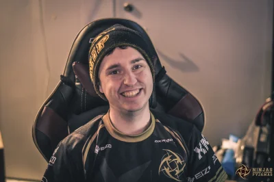 NiPGaming - Krzysiu ma dziś urodziny!

https://www.facebook.com/NipGaming/photos/a....