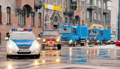 b.....l - @dobrze-zbudowany-grubas: to były takie samochody. ten mercedes w środku ró...