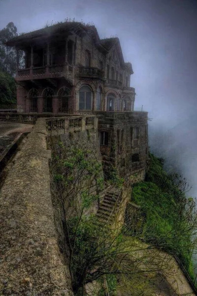 LuthienAlcarin - Abandoned hotel in Colombia
#earthporn #abandonedporn #abandoned #a...