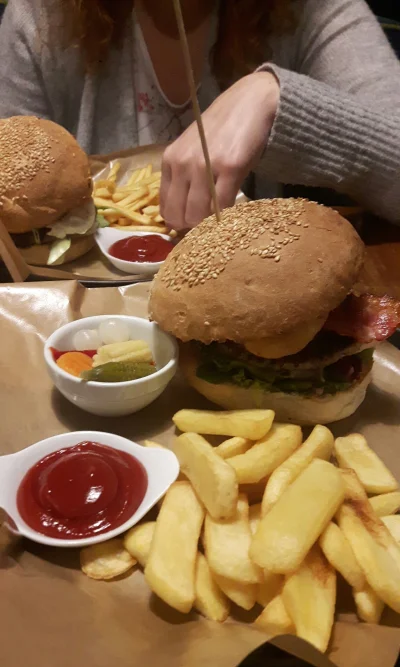 SweetDreams - #katowice #burger 

Do zaliczenia: Smuggler's Inn Diner, Jeffs, Bobby...