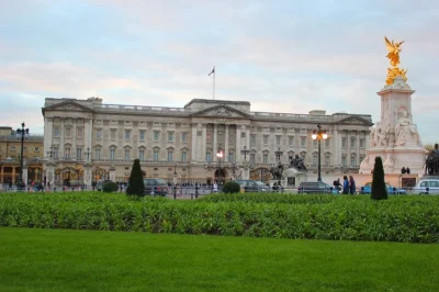 praktycznyprzewodnik - Pałac Buckingham w #londyn.ie. Wiecie jak rozpoznać, czy królo...