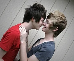 K.....a - Miłość jest piękna.

#lgbt #homoseksualizm #gayboners #lubieto