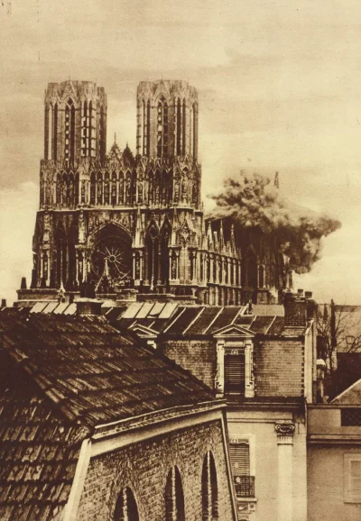 myrmekochoria - Pocisk artyleryjski trafia w katedrę w Reims, okres I wojny światowej...