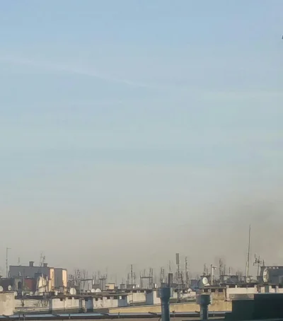 jestemtunew - Widok na wroclawskie dachy kamienic... #wroclaw #smog