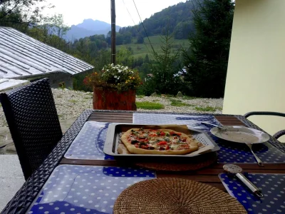 kasik913 - Warto było spędzić poranek w kuchni. Om nom nom.

#kasikwkuchni #pizza #gz...