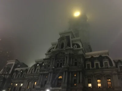 Zdejm_Kapelusz - Ratusz w Filadelfii wygląda jak wyciągnięty z Gotham.

#fotografia...