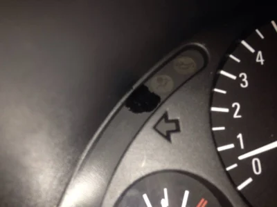sorek - Tak się naprawia błędy w samochodach w #UK xD

#samochody #heheszki #motory...