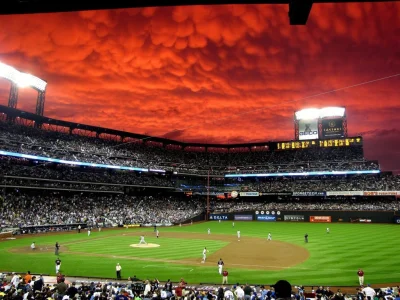 Mesk - Czerwone chmury Mammatus nad Citi Field, Queens, Nowy Jork #nowyjork #usa #bas...