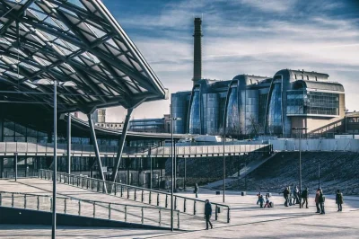 Sepzpietryny - Nowy dworzec i EC1, wyglądają trochę futurystycznie

#lodz #fotograf...