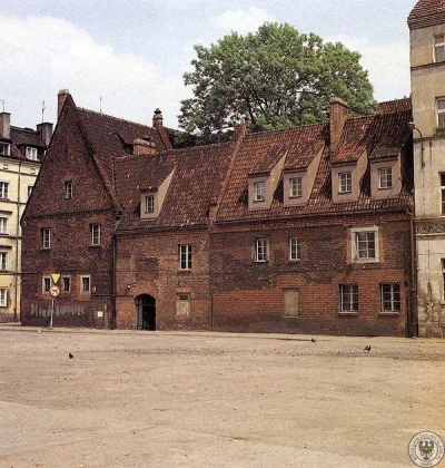 StopWroclaw - Krasnal Więziennik siedzi całymi dniami skuty kajdanami i spogląda na p...