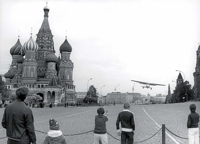 Resenbrink - 1987, Moskwa, obywatel RFN Mathias Rust szykuje się do lądowania na Plac...