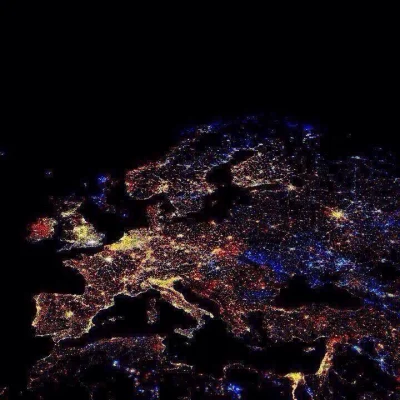 Dziki_wieprz - #sylwester #sebix #europa

Tak podobno wyglądała Europa o północy