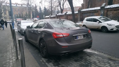 lubie-sernik - Biedny, nie może sobie normalnych tablic zamontować w swoim Maserati

...