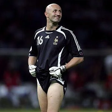 p.....e - #mecz #gimbynieznajo

dlaczego Barthez nie na bramce?