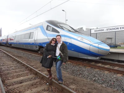 johanlaidoner - Zaręczyć się przy Pendolino i cyknąć fotkę na fejsbuczka. Bezcenne.

...