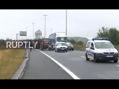 PiotrPiotroWielki - Transmisja na żywo z protestu/blokady w Calais:

Kierowcy cięża...