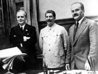 Aequitas87 - @Mr--A-Veed oczywiście, przecież na zdjęciu widać P. Adamczyka, Stalina ...