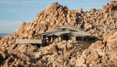 CoolHunters___PL - 30 lat temu w USA powstał niesamowity budynek pośrodku pustyni
Po...