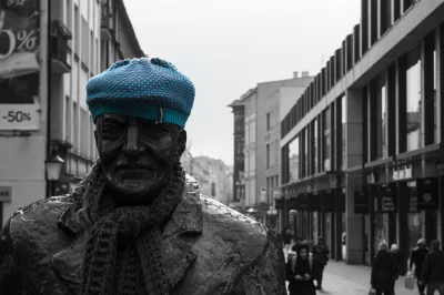 NecroYuggoth - W #poznan jest tak zimno, ze posągi się postanowiły ubrać.
#fotografi...