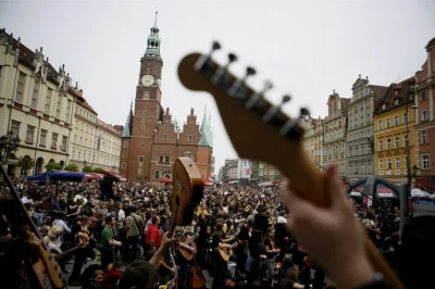 mroz3 - Mieszkańcy centrum Wrocławia narzekają na kluby, ogródki piwne i imprezy plen...