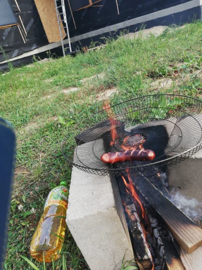 PuszkaMielonki - Dzień 8.5
#mirekjakub
Kiełbasa się grzeje a dom mi się buduje. Już n...