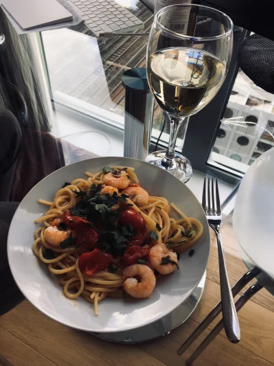 macsaiq - Dzień dobry, a na obiad spaghetti z krewetkami, pomidorkami koktajlowymi, c...