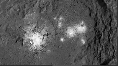 k.....t - Plamy na dnie krateru Occator na Ceres. Niesamowite (｡◕‿‿◕｡) w pierwszym ko...
