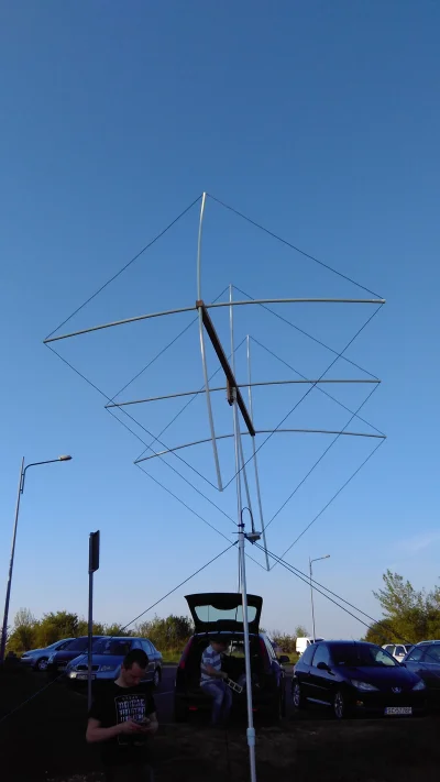 lesio - #czestochowa #krotkofalarstwo #propagacja 
Nowa antena w trakcie otwarcia pa...