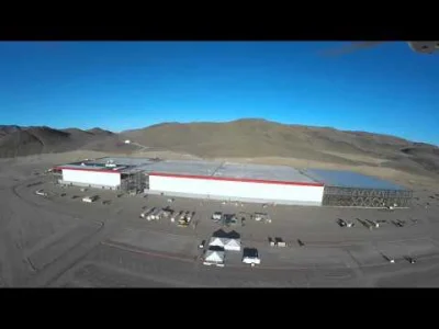 f.....s - Jeszcze gorące nagranie z budowy Gigafactory

#gigafactory #tesla #teslam...