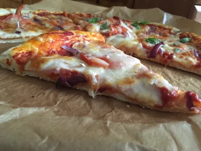 Kacorek - @Oskarek89: #!$%@?ć pizzahut. Ja sobie robię festiwal pizzy nie z mrożonego...
