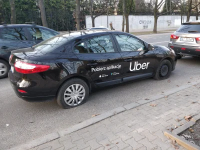 Fryderyk94 - Takie autko stoi na Świętojarskiej
#warszawa #uber #uberhiv