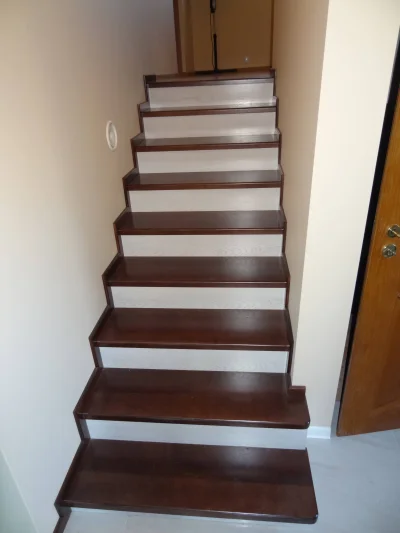 t.....t - Dlaczego schody się nazywają schodami? Przecież po schodach się też wchodzi...