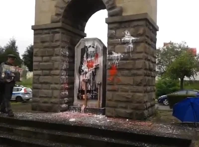 dathasbend - #polska #historia

( ͡° ͜ʖ ͡°) Obrzucenie pomnika Sowietów w Nowym Sączu...