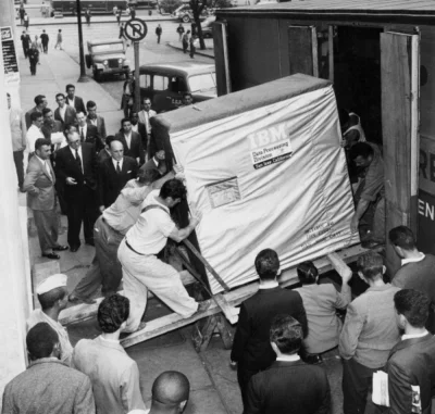 Kempes - IBM HardDrive 5MB (1956 rok), kiedyś to były komputery... ( ͡º ͜ʖ͡º)