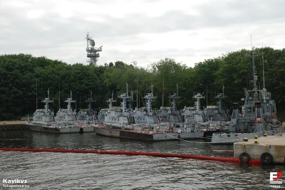 P.....x - 1:40 - Pusty port wojskowy w Kołobrzegu, jeszcze nie tak dawno temu było ta...