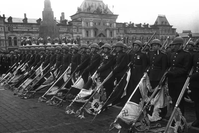 KapralWiaderny - Żołnierze 1 Zmotoryzowanej Dywizji Piechoty NKWD z nazistowskimi szt...