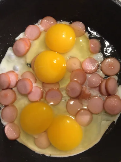 Buthole - Czy to normalne żeby w 1 jajku były 2 żółtka?

#gotujzwykopem #kiciochpyta ...