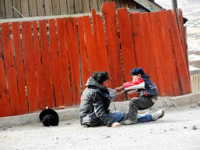 myrmekochoria - Alkoholik ze swoim synem, Mongolia ale bez dokładnej daty. 

#stars...
