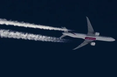 r.....r - Taki dziś się 11km nad #krakow trafił...
Emirates Boeing 773 Dubaj-Hamburg...