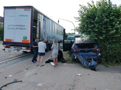 w.....a - Skoro był pod wpływem narkotyków to ubezpieczenie nie pokryje szkód. Debil ...