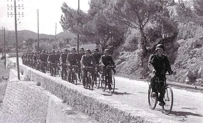 sargento - @lavinka: taki mały żarcik:
Tour de France 1941.