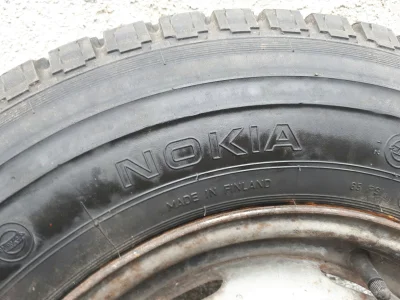 roszej - Znajomi nie wierzyli mi nigdy że mam gdzieś starą zapasową oponę firmy NOKIA...