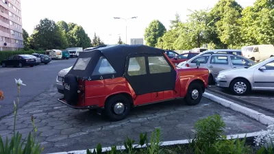 dzieju41 - Takie cudo spotkałem na parkingu 
#samochody #auto #trabant #cabrio #gimb...