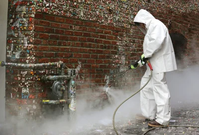 kravjec - Słynna "Gum Wall" w Seatle była w tym tygodniu czyszczona

#powerwashingp...