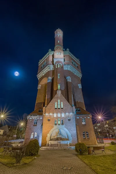 yazhubal - Zabytkowa Wieża Ciśnień, Aleja Wiśniowa, Wrocław ( ͡° ͜ʖ ͡°)
#mojezdjecie...