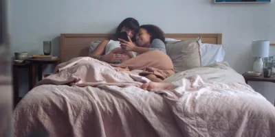 PreczzGlowna - Reklama Samsunga. Dwie kobiety, w tym jedna w ciąży. Zero białych naro...