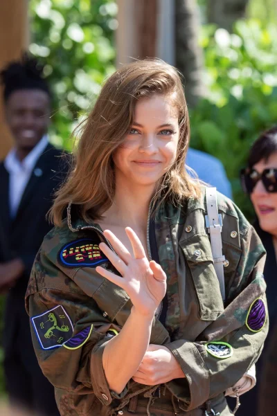 L.....m - Baśka gotowa na wojnę!
#barbarapalvin #ladnapani #usmiechboners