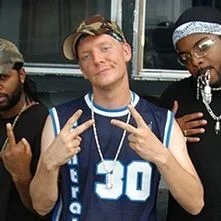 r.....y - @ShadyTalezz: czy to J Roc z #trailerparkboys?